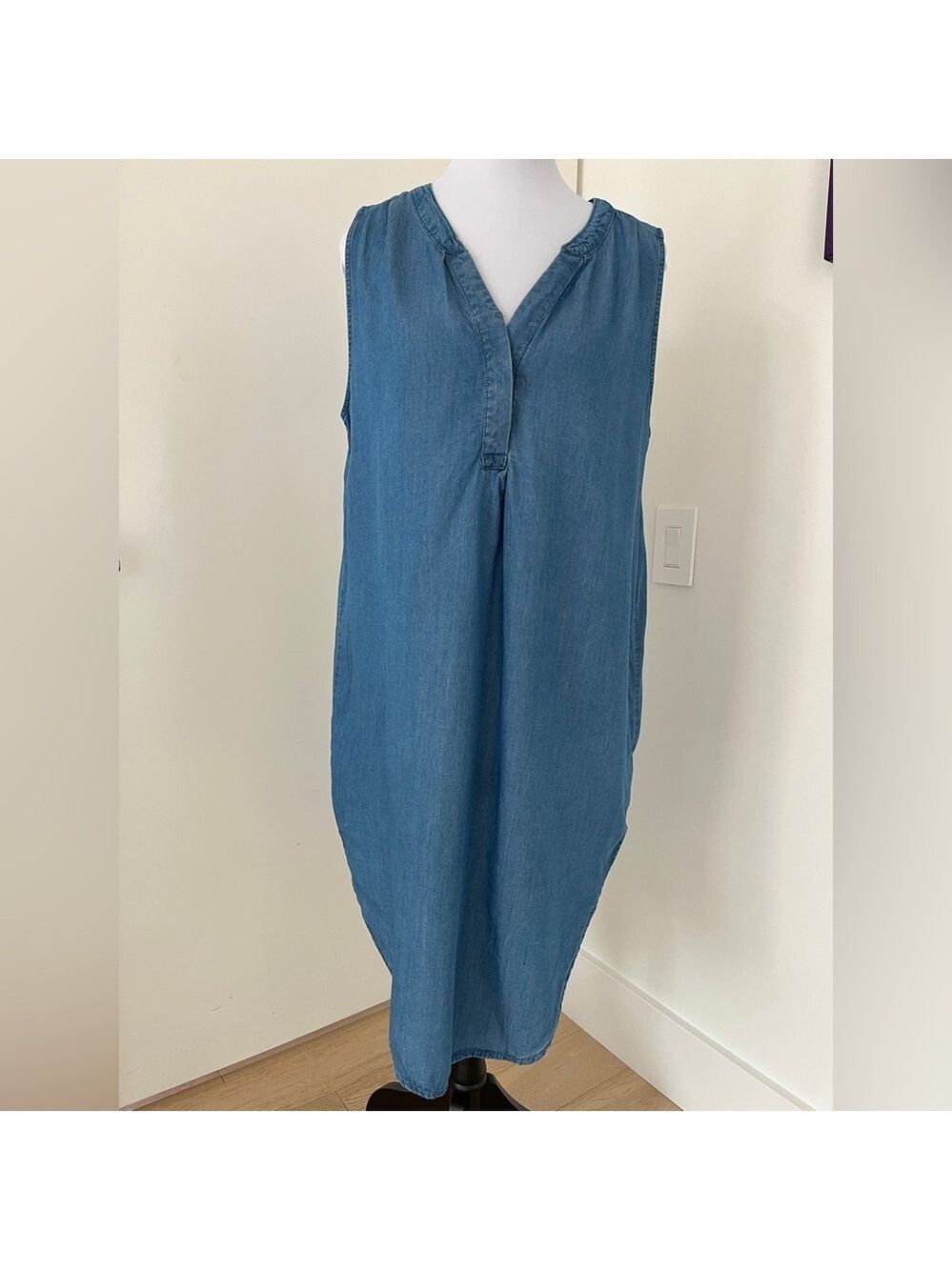 ALEX AND PARKER Sleeveless Dress High Low Hem V Neck Lyocell Denim Western